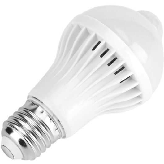 Eosnow Motion Sensor Light Bulb, PIR Infrared LED Bulb, E27 Smart Bulb, Perfect for Entrance, Porch, Stairs, Garage, Hallway, Basement (7W)